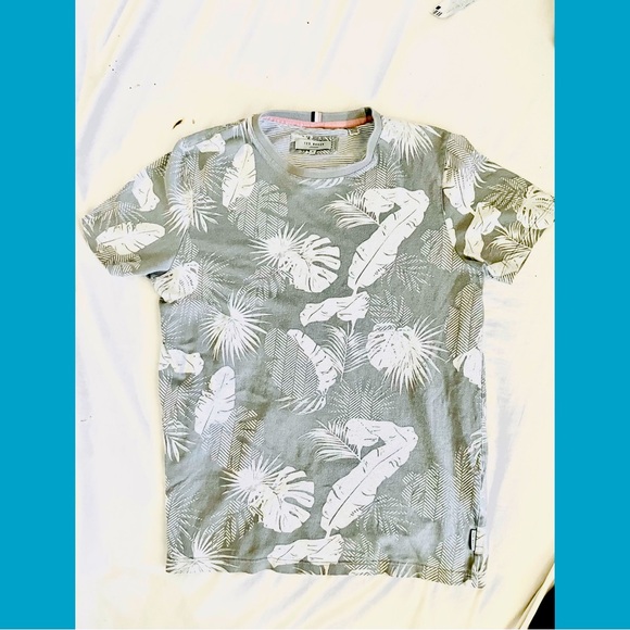 NWOT Ted Baker Fronds of Fun Platinum T-shirt. Size 3 UK M US - Picture 1 of 4